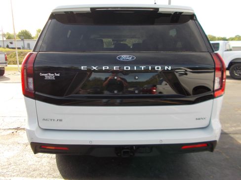 Used 2025 Ford Expedition Max Active AWD/4WD image 3