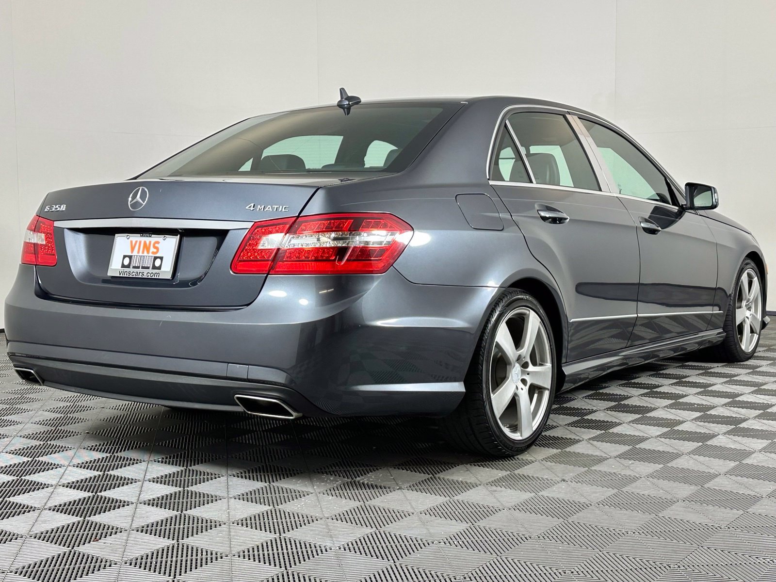 Used 2011 Mercedes-Benz E 350 4MATIC Sedan image 4