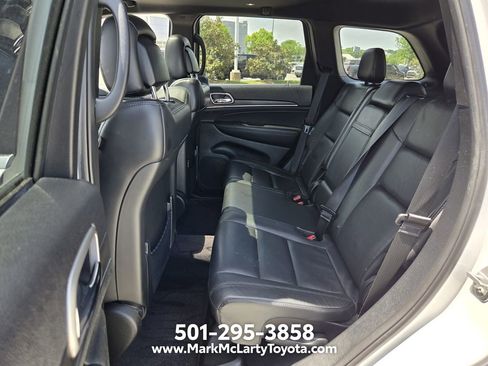 Used 2018 Jeep Grand Cherokee Limited AWD/4WD image 10