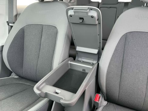 New 2025 Hyundai Ioniq 5 SE image 18