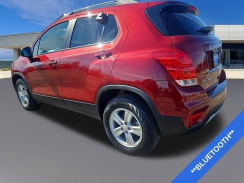 Certified 2022 Chevrolet Trax LT w/ LT Convenience Package image 3
