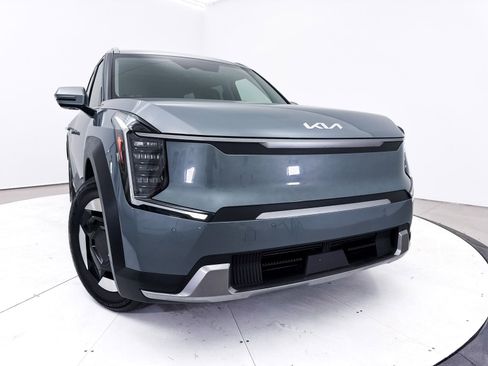 Used 2024 Kia EV9 Wind AWD/4WD image 7