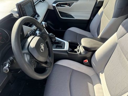 Used 2019 Toyota RAV4 XLE w/ All Weather Liner Package FWD image 19