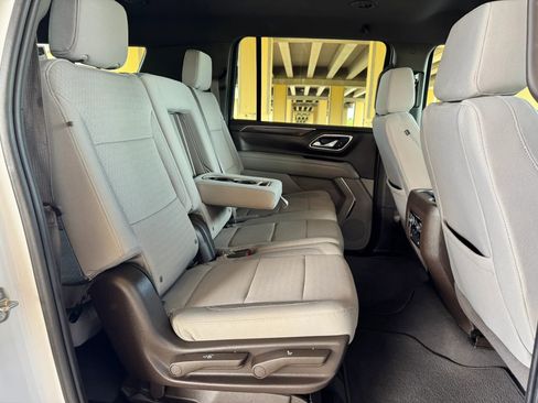 Used 2023 Chevrolet Suburban LS RWD image 26