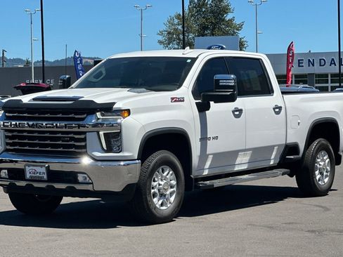 Used 2022 Chevrolet Silverado 3500 LTZ w/ LTZ Plus Package AWD/4WD image 8