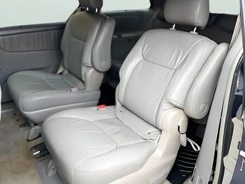 Used 2008 Toyota Sienna XLE Limited FWD image 16