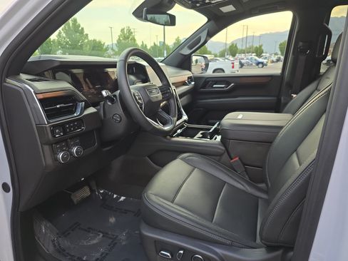 Used 2026 GMC Yukon Denali w/ Sun & Power Step Package AWD/4WD image 10