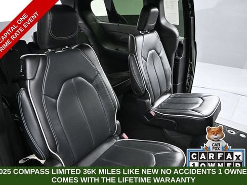 Used 2025 Chrysler Pacifica Limited FWD image 22