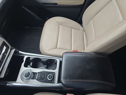 Used 2022 Ford Explorer XLT w/ Equipment Group 202A image 26