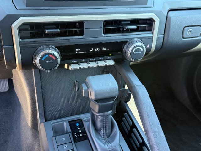 Used 2026 Toyota Tacoma SR AWD/4WD image 17
