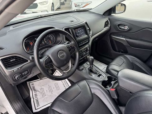 Used 2019 Jeep Cherokee Latitude Plus w/ Cold Weather Group image 11