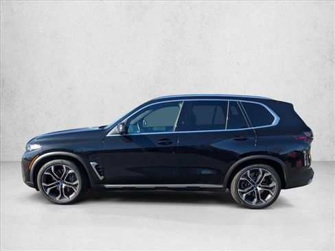 Used 2025 BMW X5 xDrive50e w/ Parking Assistance Package image 9