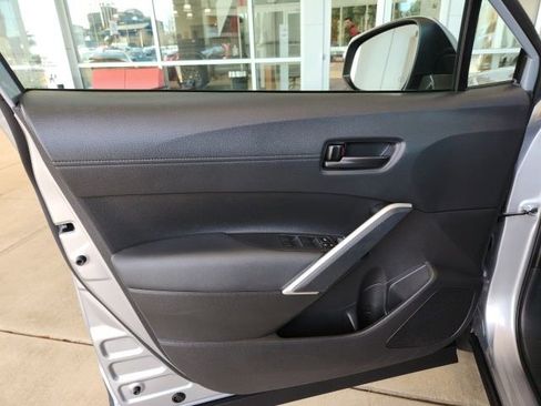 Used 2024 Toyota Corolla Cross SE image 11