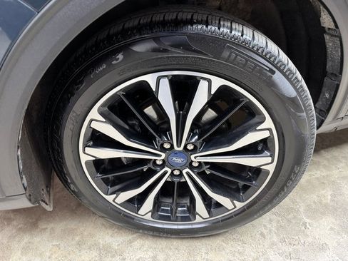 Used 2022 Ford Escape SE w/ SE Sport Appearance Package image 28