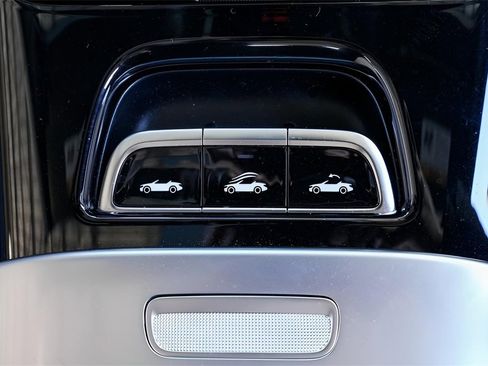 Used 2024 Mercedes-Benz CLE 300 4MATIC Cabriolet image 63