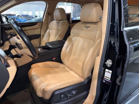 Used 2017 Bentley Bentayga image 43