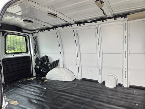 Used 2020 Chevrolet Express 2500 w/ Communications Package RWD image 30