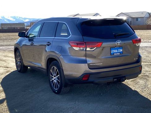 Used 2018 Toyota Highlander SE image 12