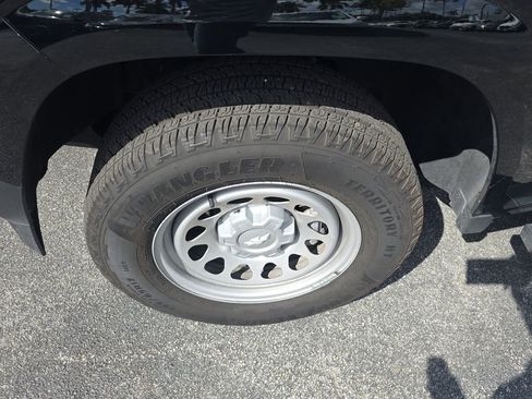 Used 2025 Chevrolet Colorado W/T image 8