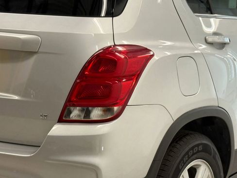 Used 2020 Chevrolet Trax LT w/ LT Convenience Package image 10