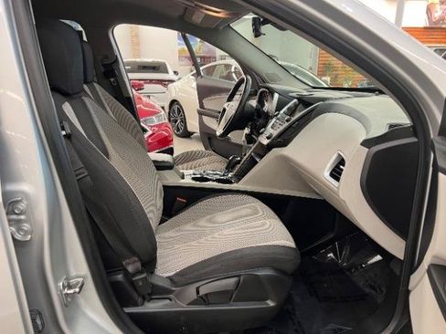 Used 2017 Chevrolet Equinox LT w/ Convenience Package FWD image 19