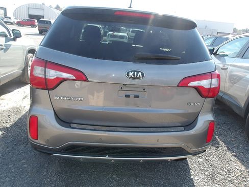 Used 2015 Kia Sorento SX image 2