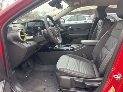 New 2026 Chevrolet Trax LT w/ Driver Confidence Package FWD image 10