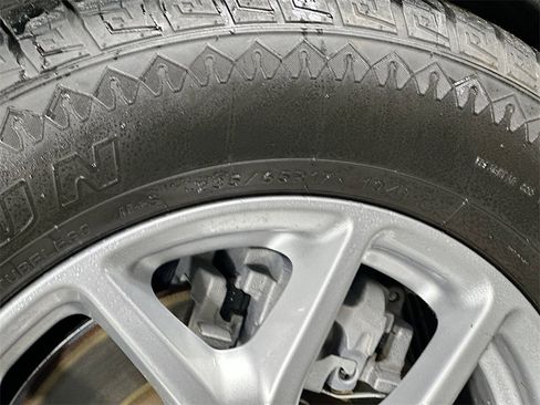 Used 2022 Chrysler Pacifica Touring-L image 32