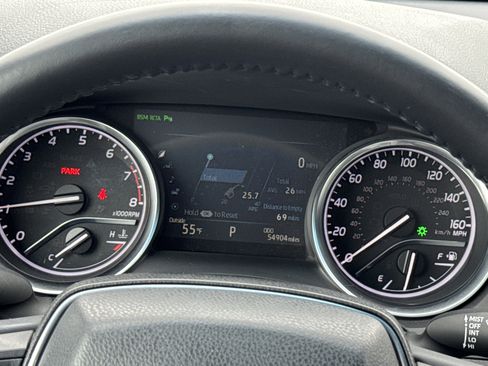 Used 2018 Toyota Camry XLE FWD image 4