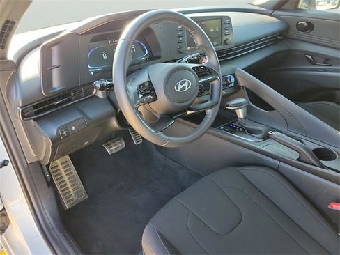 Used 2025 Hyundai Elantra Sport image 14