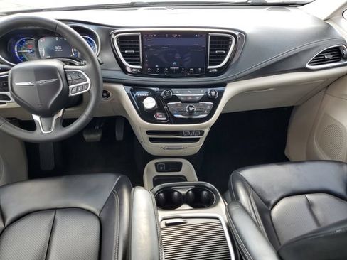 Used 2024 Chrysler Pacifica Limited FWD image 29