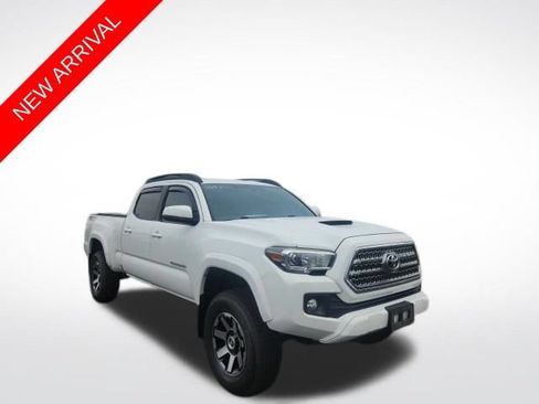 Used 2016 Toyota Tacoma TRD Sport w/ Premium & Technology Package AWD/4WD image 1