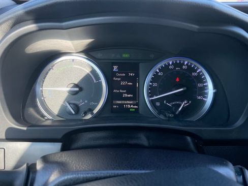 Used 2018 Toyota Highlander XLE AWD/4WD image 9