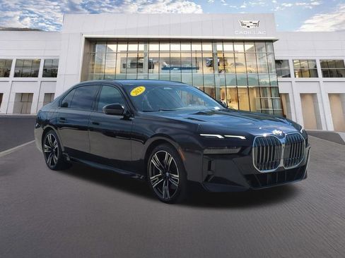 Used 2023 BMW 740i w/ Parking Assistance Package RWD image 3