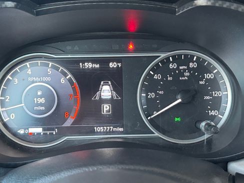 Used 2021 Nissan Versa SV FWD image 12