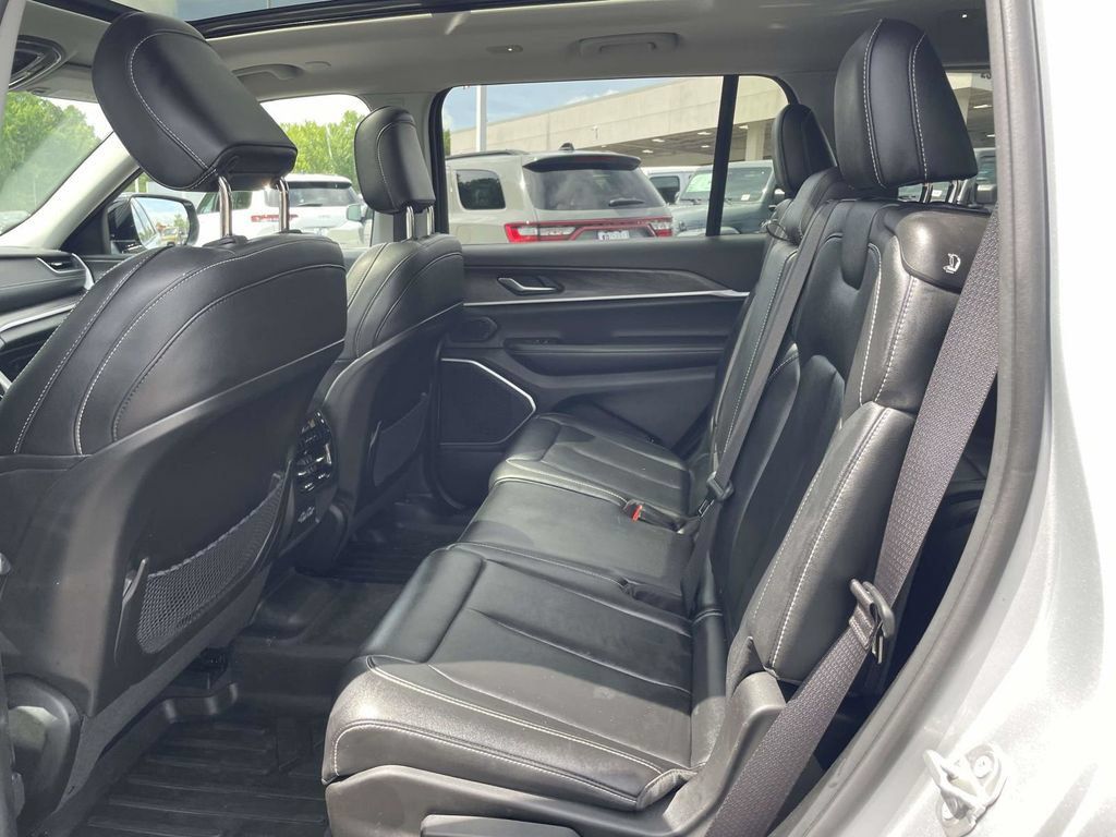 Used 2023 Jeep Grand Cherokee L Limited AWD/4WD image 24
