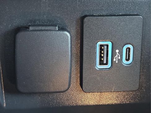 Used 2022 Ford Explorer Limited image 21