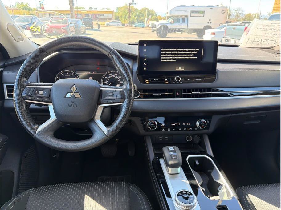 Used 2025 Mitsubishi Outlander ES AWD/4WD image 5