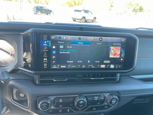 Used 2025 Jeep Wrangler Unlimited Rubicon image 21