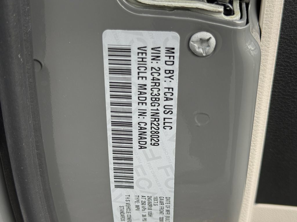 Used 2022 Chrysler Pacifica Touring-L w/ Uconnect Theater Family Group AWD/4WD image 31