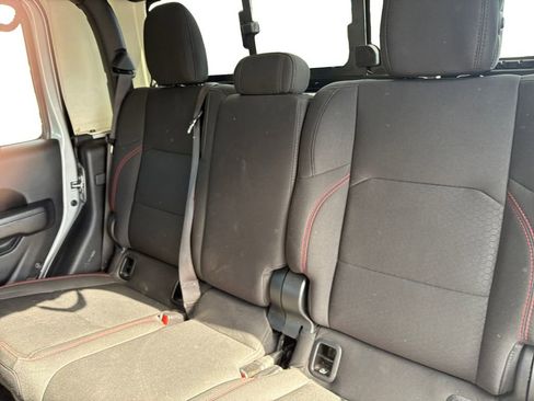 Used 2022 Jeep Gladiator Rubicon image 16