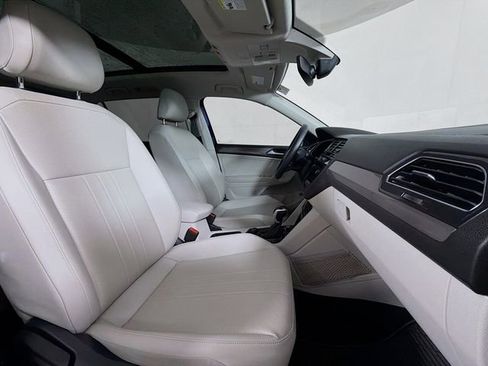 Used 2022 Volkswagen Tiguan SE AWD/4WD image 33