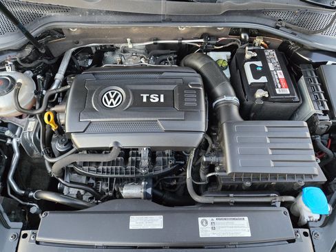 Used 2018 Volkswagen Golf S image 29