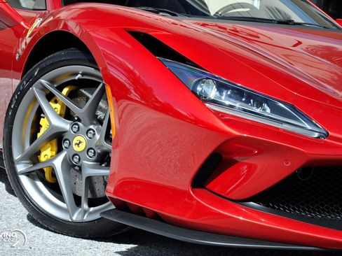 Used 2022 Ferrari F8 Tributo image 9