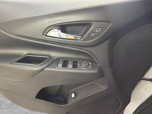Used 2018 Chevrolet Equinox LT FWD image 24