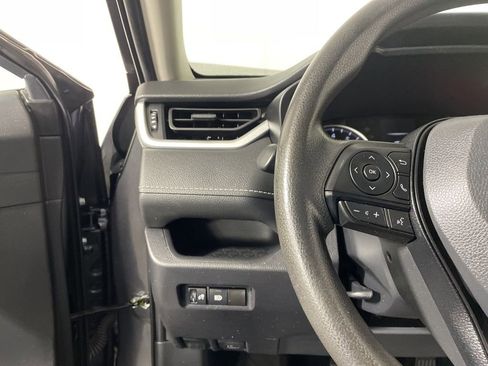 Used 2022 Toyota RAV4 LE AWD/4WD image 13