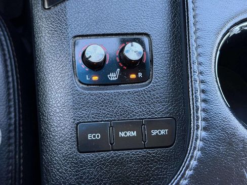 Used 2018 Toyota Avalon XLE image 29