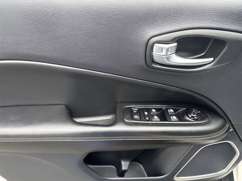 Used 2020 Jeep Compass Sport image 17
