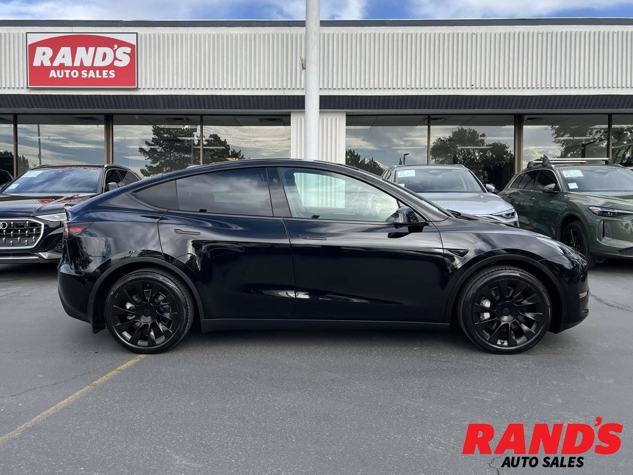 Used 2025 Tesla Model Y Long Range AWD/4WD image 1