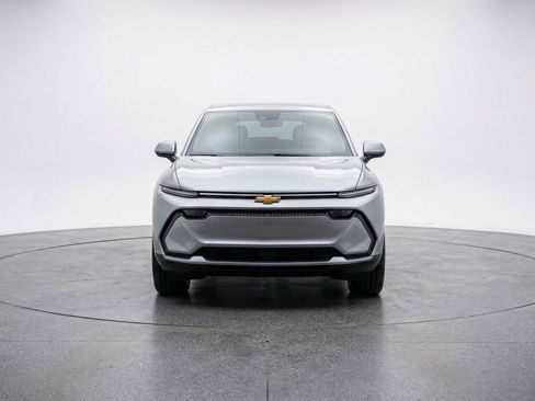 Used 2025 Chevrolet Equinox LT FWD image 2